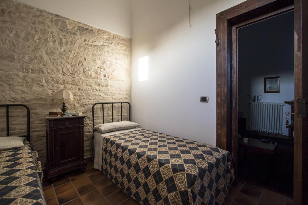 Villa Masseria Citulo Il Pino Grande à Castel Del Monte  Extérieur photo